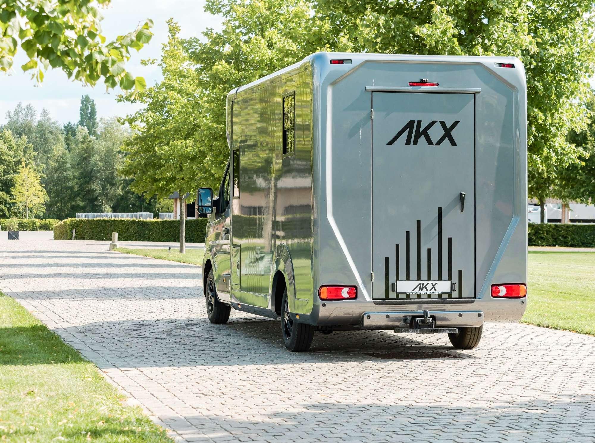 AKX DOUBLE CABIN RENAULT MASTER STALLION LAYOUT