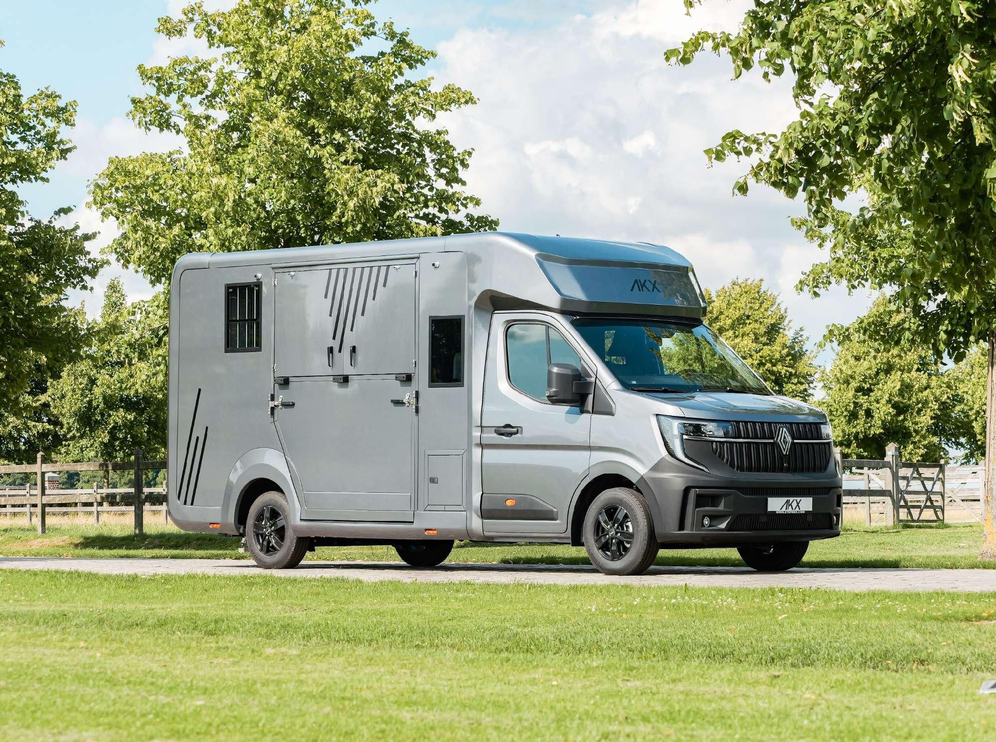 AKX DOUBLE CABIN RENAULT MASTER STALLION LAYOUT