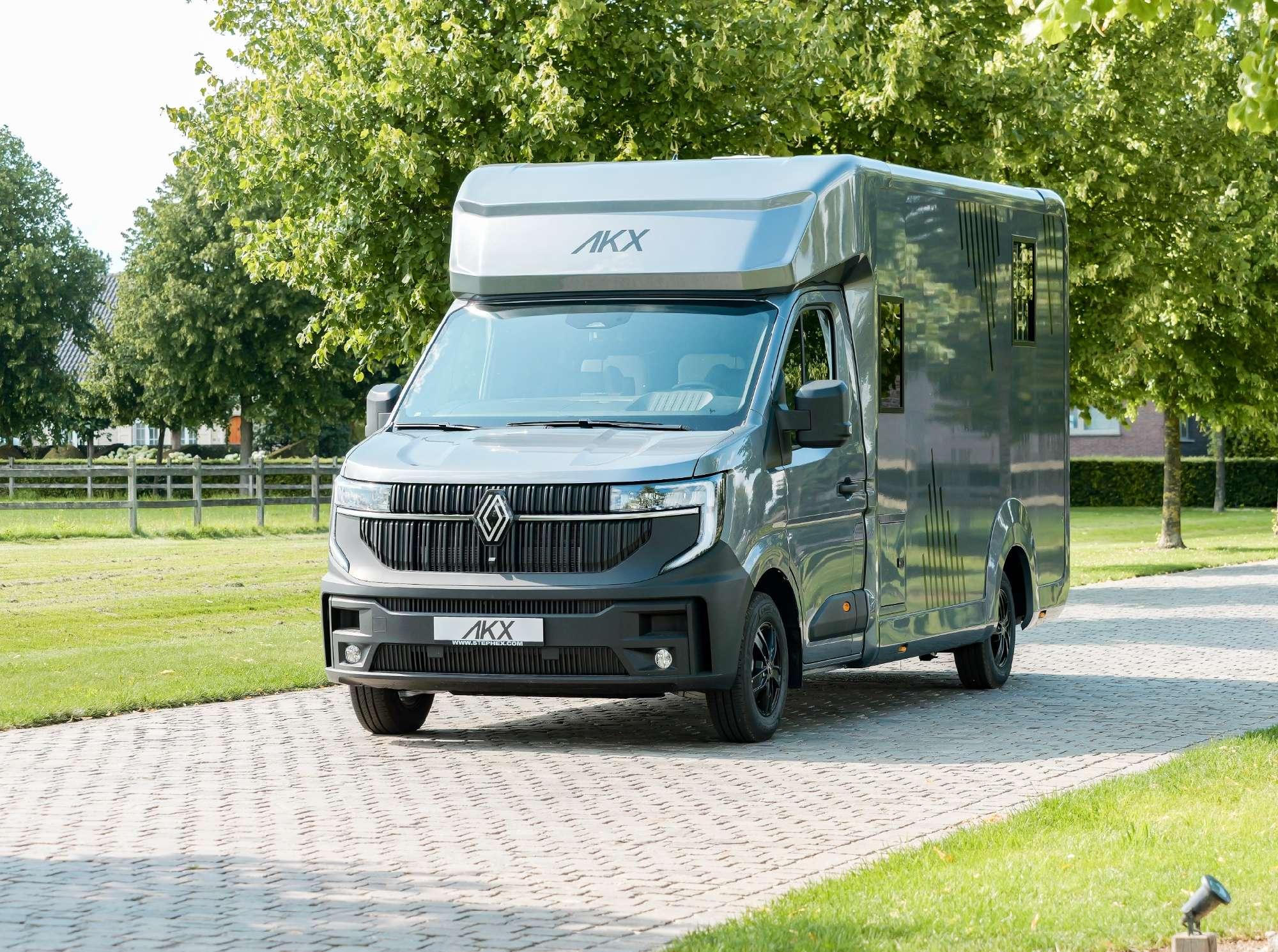 AKX DOUBLE CABIN RENAULT MASTER STALLION LAYOUT
