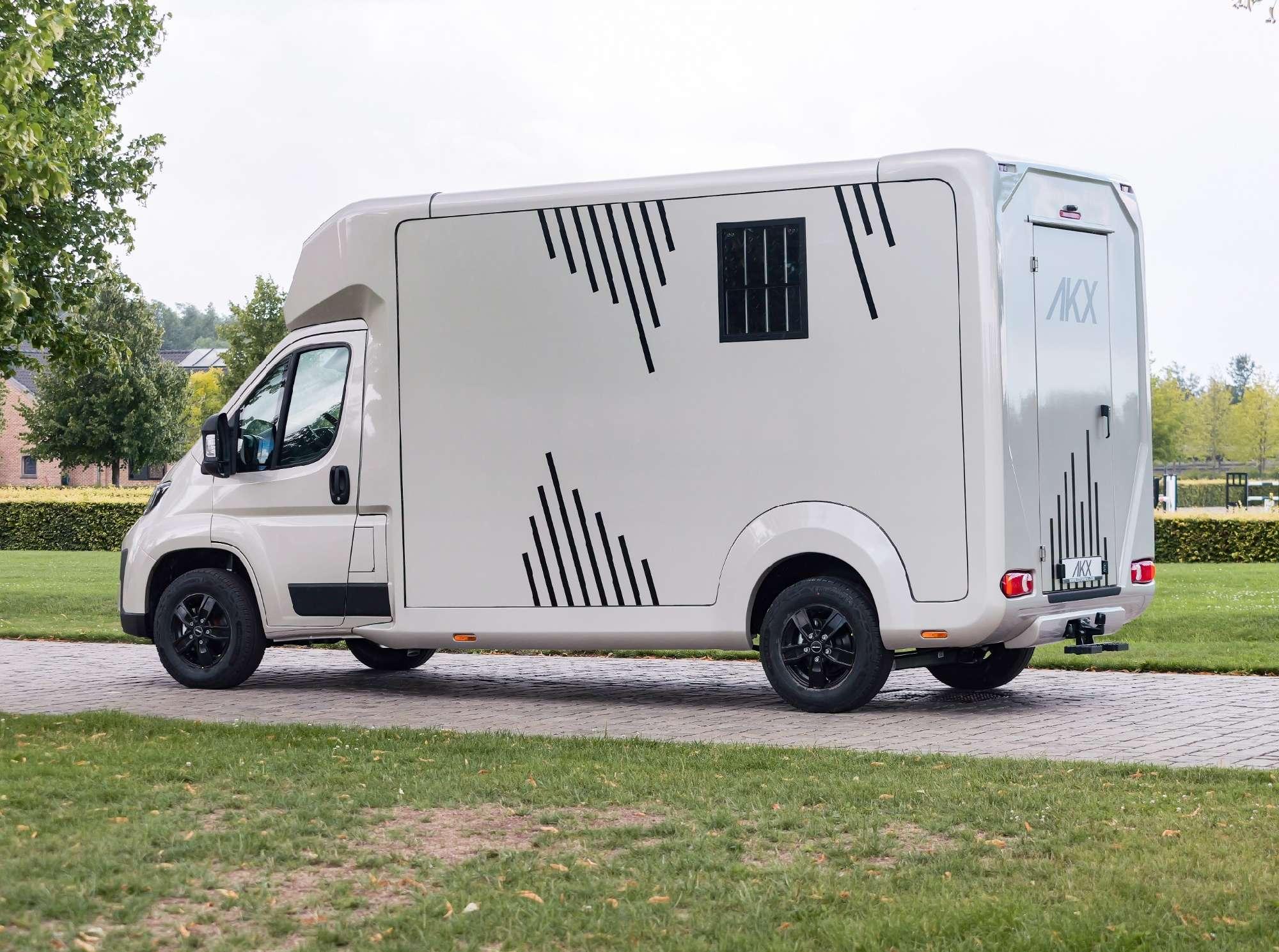 AKX SINGLE CABIN OPEL MOVANO STALLION LAYOUT