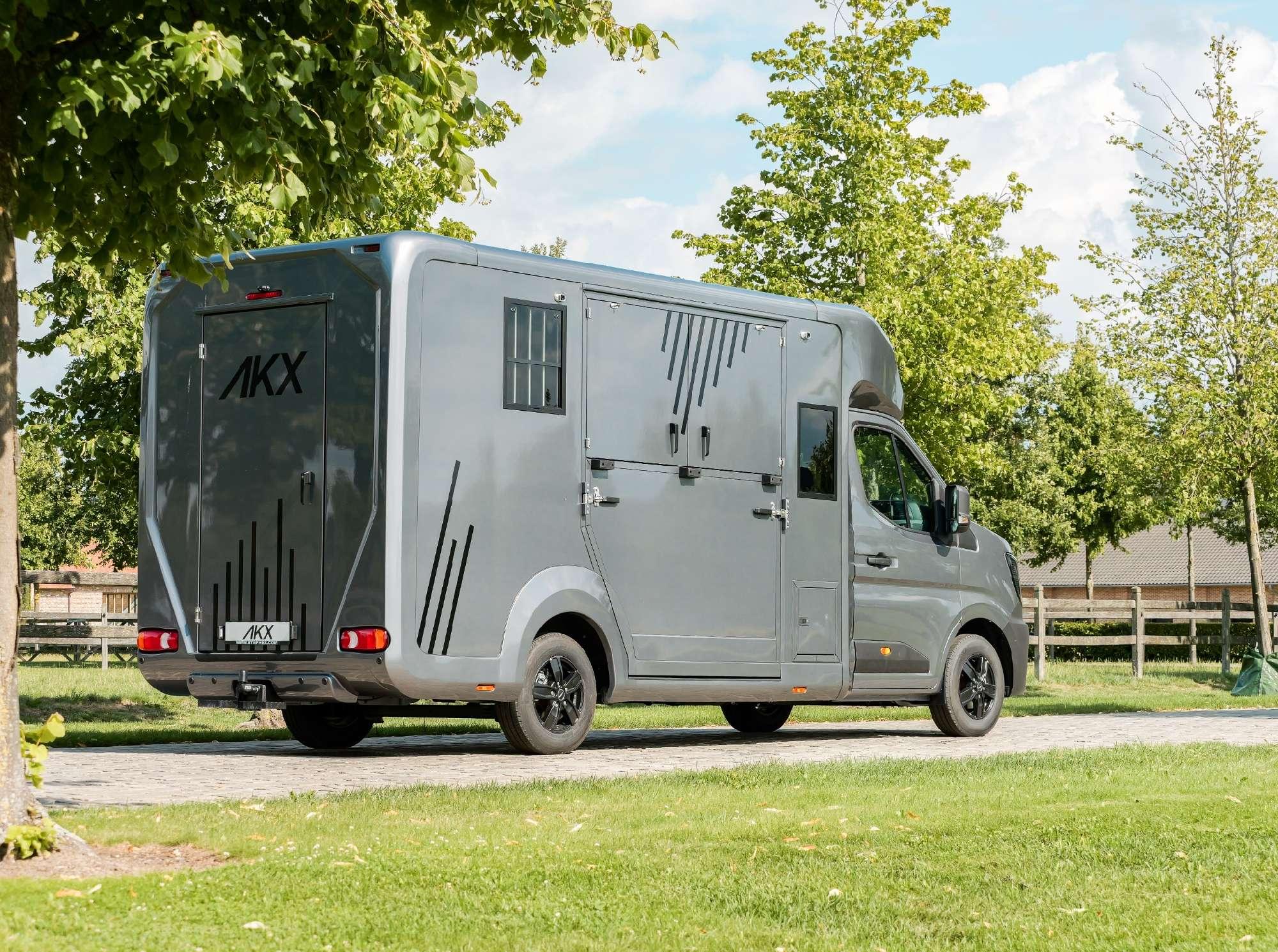 AKX DOUBLE CABIN RENAULT MASTER STALLION LAYOUT